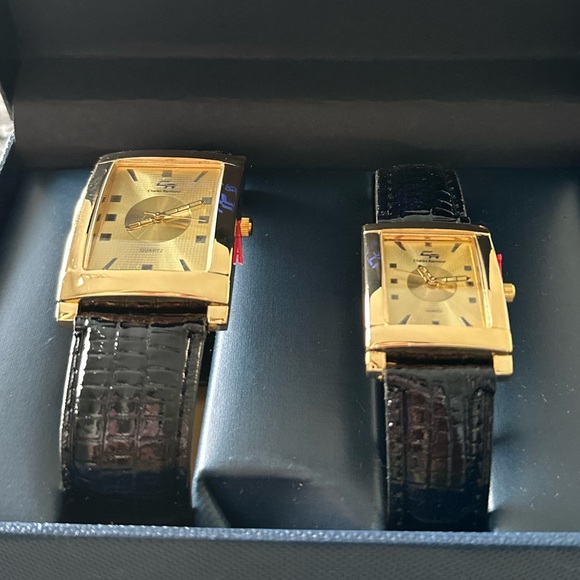 His and hers matching watch set - Picture 3 of 5